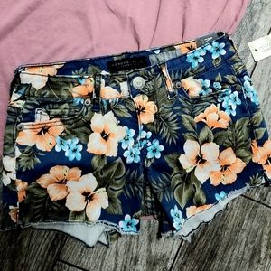 NWT Aero Floral Strech Demin Short 24/0-25/1